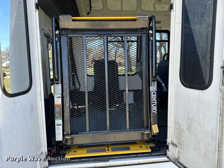 image for item NH9080 2008 Eldorado National Aerotech  shuttle bus