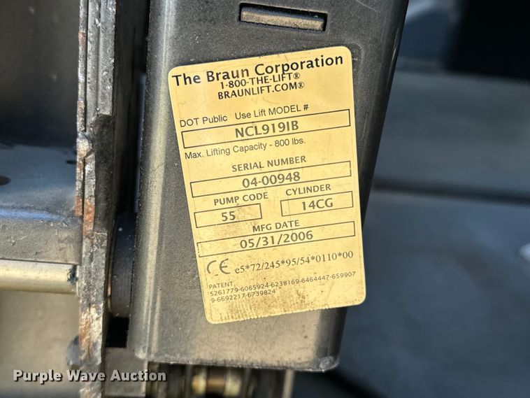 image for item NH9080 2008 Eldorado National Aerotech  shuttle bus