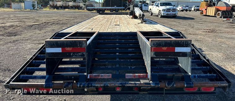 image for item NQ9529 2013 DJ flatbed trailer