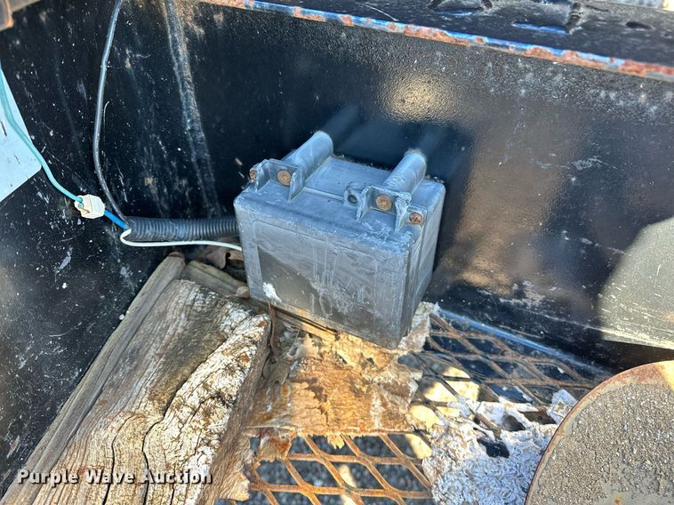 image for item NQ9529 2013 DJ flatbed trailer