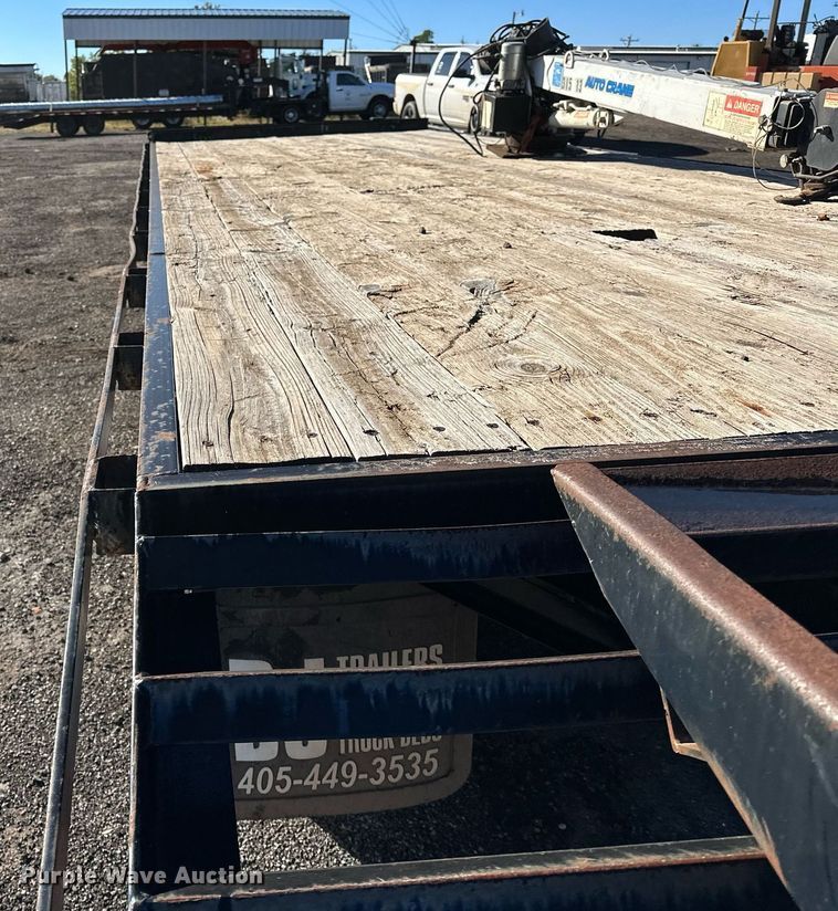 image for item NQ9529 2013 DJ flatbed trailer