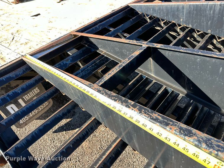 image for item NQ9529 2013 DJ flatbed trailer