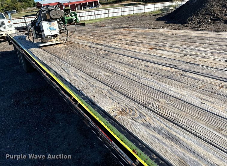 image for item NQ9529 2013 DJ flatbed trailer