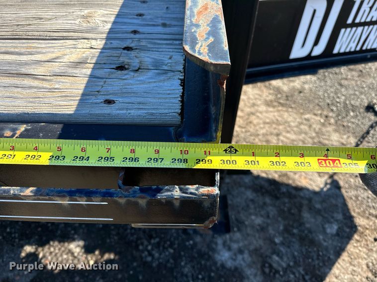 image for item NQ9529 2013 DJ flatbed trailer