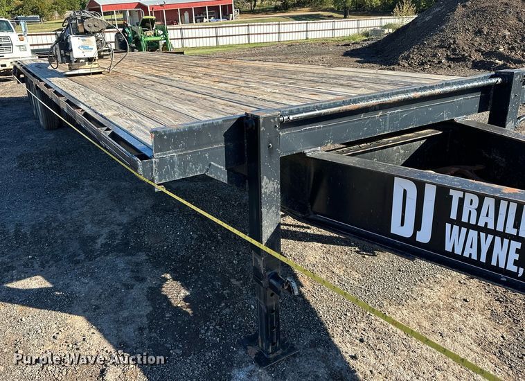 image for item NQ9529 2013 DJ flatbed trailer