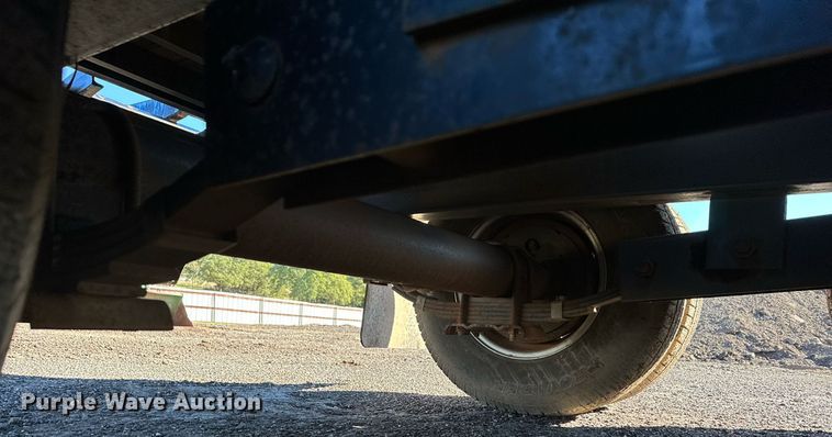 image for item NQ9529 2013 DJ flatbed trailer