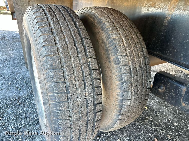 image for item NQ9529 2013 DJ flatbed trailer