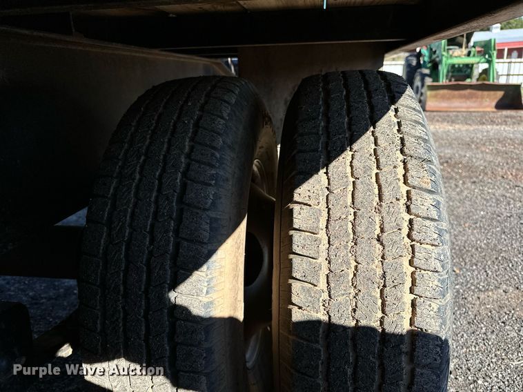 image for item NQ9529 2013 DJ flatbed trailer