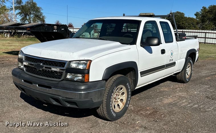 image for item NQ9530 2007 Chevrolet  Silverado 1500 Ext. Cab pickup truck