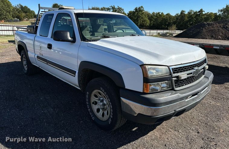 image for item NQ9530 2007 Chevrolet  Silverado 1500 Ext. Cab pickup truck