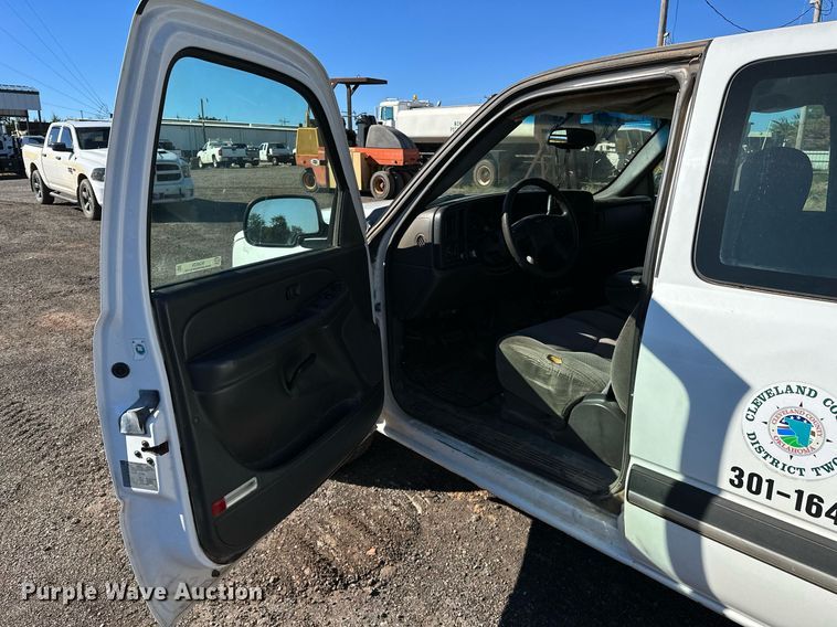 image for item NQ9530 2007 Chevrolet  Silverado 1500 Ext. Cab pickup truck