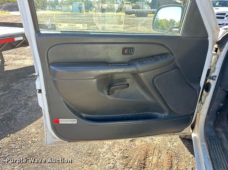 image for item NQ9530 2007 Chevrolet  Silverado 1500 Ext. Cab pickup truck