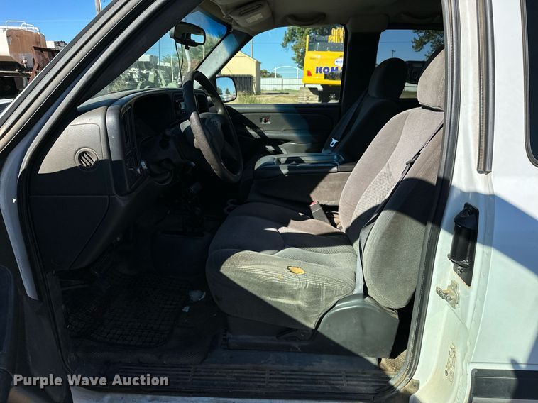 image for item NQ9530 2007 Chevrolet  Silverado 1500 Ext. Cab pickup truck