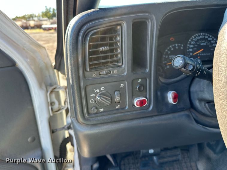 image for item NQ9530 2007 Chevrolet  Silverado 1500 Ext. Cab pickup truck