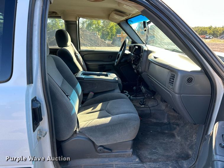 image for item NQ9530 2007 Chevrolet  Silverado 1500 Ext. Cab pickup truck