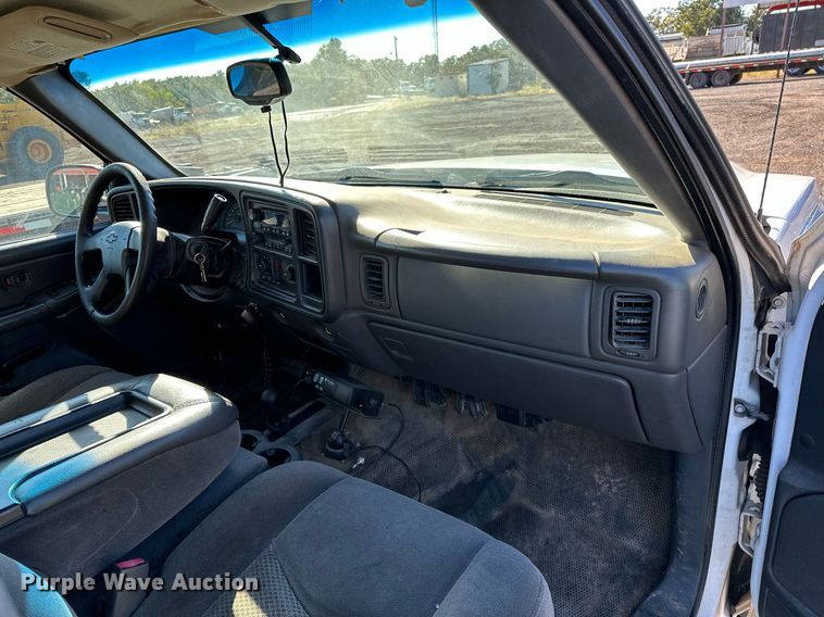 image for item NQ9530 2007 Chevrolet  Silverado 1500 Ext. Cab pickup truck