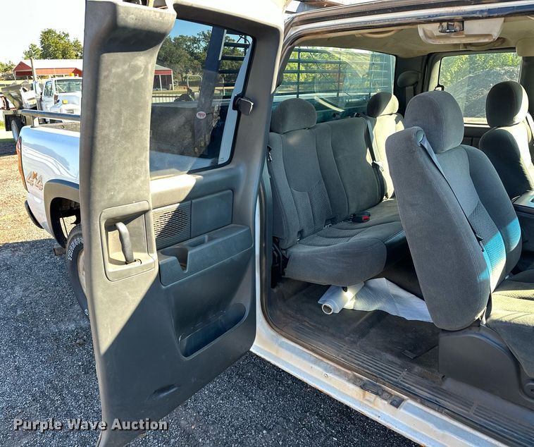 image for item NQ9530 2007 Chevrolet  Silverado 1500 Ext. Cab pickup truck