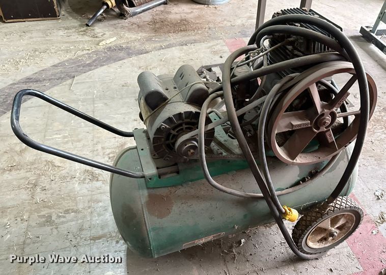 image for item NU9310 (2) ZTR lawn mowers