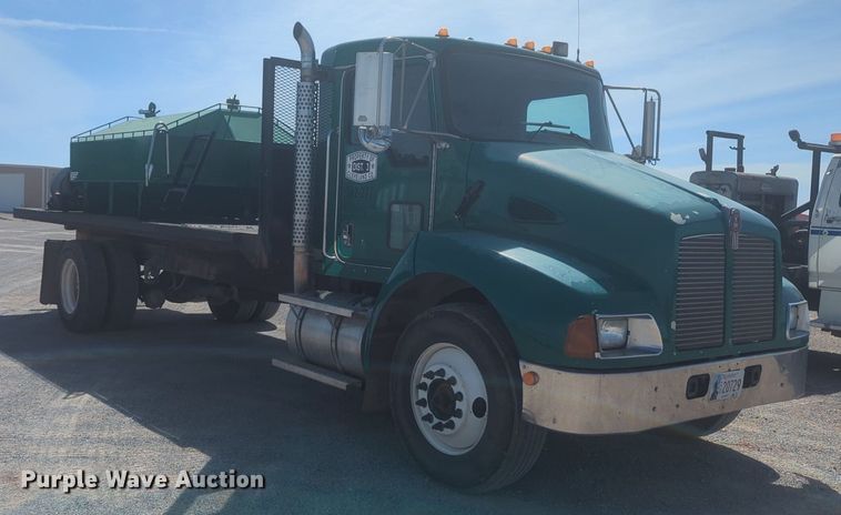 image for item NZ9514 2005 Kenworth T300 flatbed truck