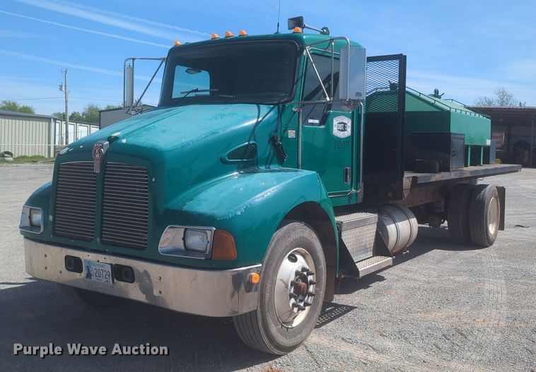 image for item NZ9514 2005 Kenworth T300 flatbed truck