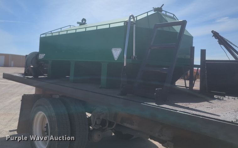 image for item NZ9514 2005 Kenworth T300 flatbed truck