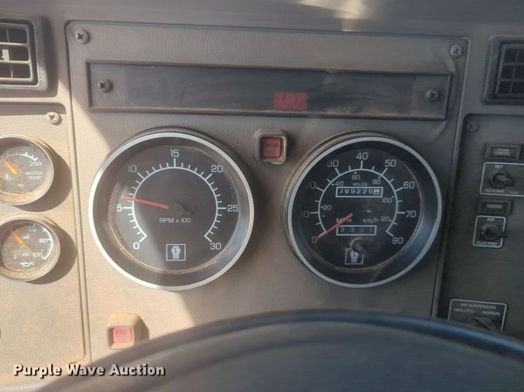 image for item NZ9514 2005 Kenworth T300 flatbed truck