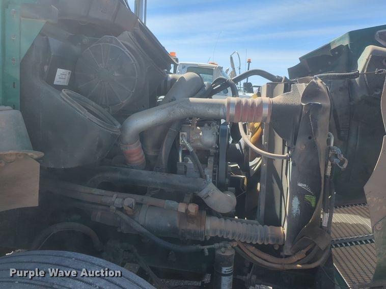 image for item NZ9514 2005 Kenworth T300 flatbed truck