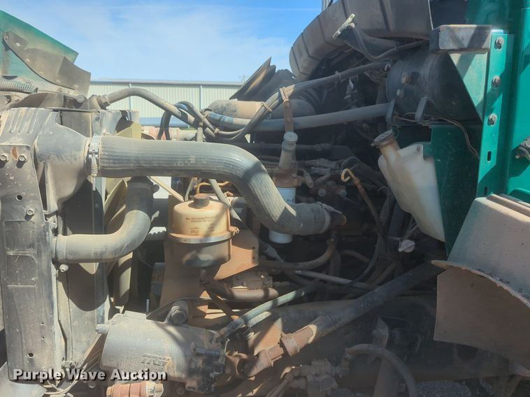 image for item NZ9514 2005 Kenworth T300 flatbed truck