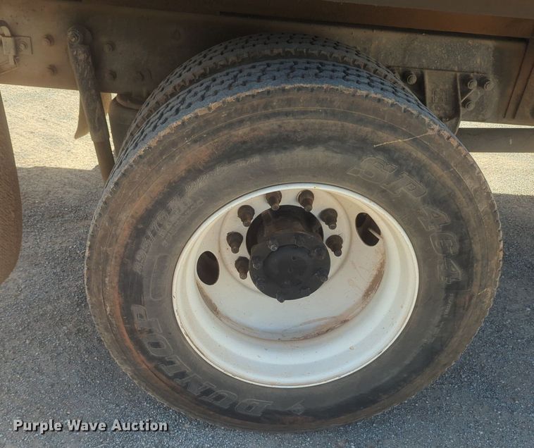 image for item NZ9514 2005 Kenworth T300 flatbed truck