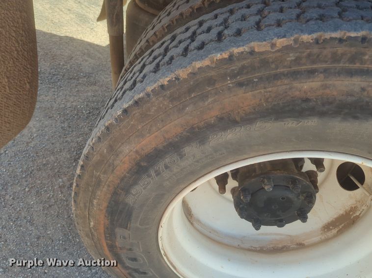 image for item NZ9514 2005 Kenworth T300 flatbed truck