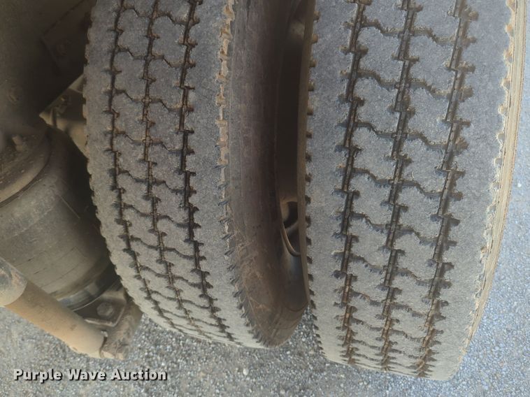 image for item NZ9514 2005 Kenworth T300 flatbed truck