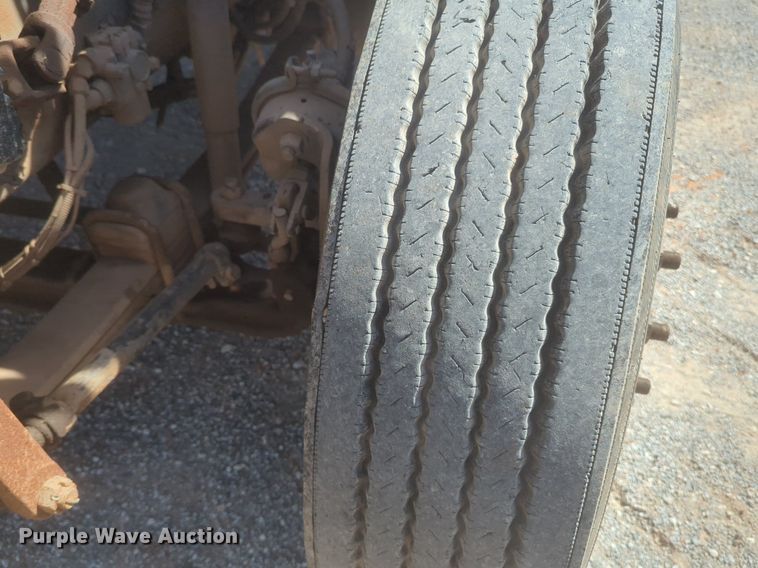 image for item NZ9514 2005 Kenworth T300 flatbed truck