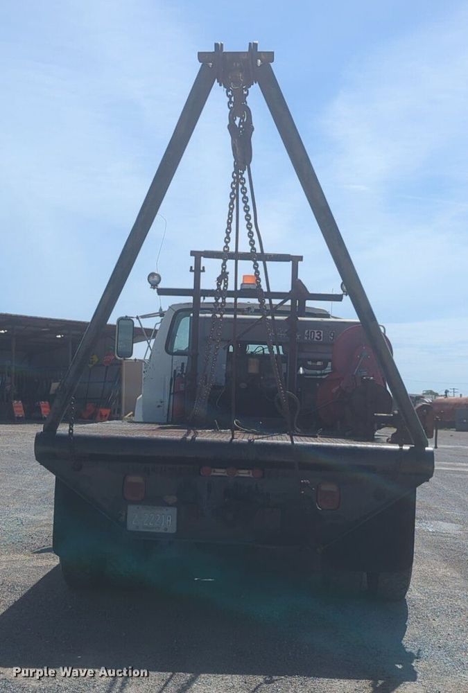 image for item NZ9532 1991 Ford F700 winch truck