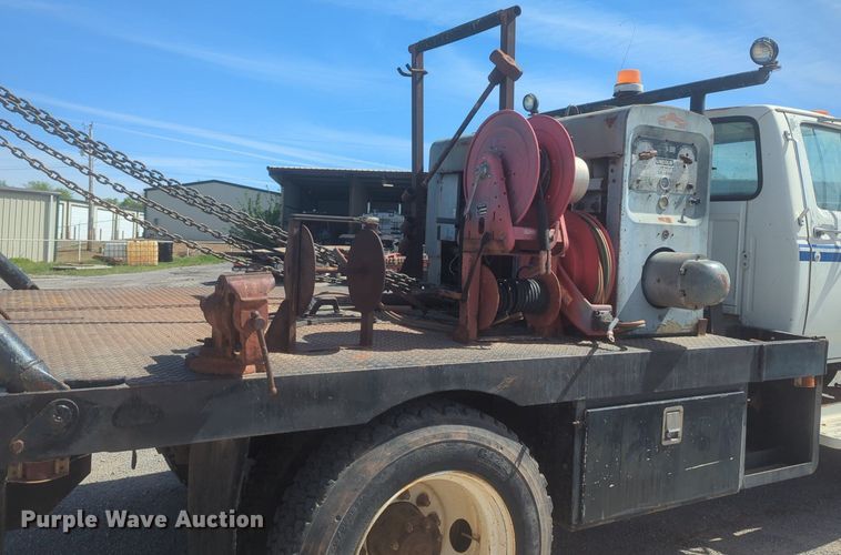 image for item NZ9532 1991 Ford F700 winch truck