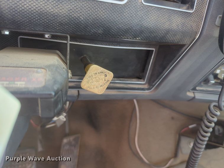 image for item NZ9532 1991 Ford F700 winch truck