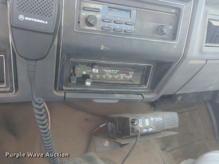 image for item NZ9532 1991 Ford F700 winch truck