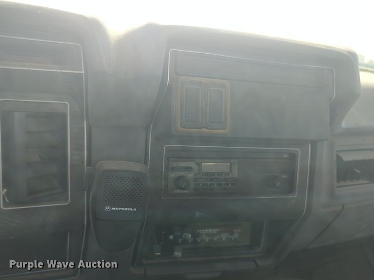 image for item NZ9532 1991 Ford F700 winch truck