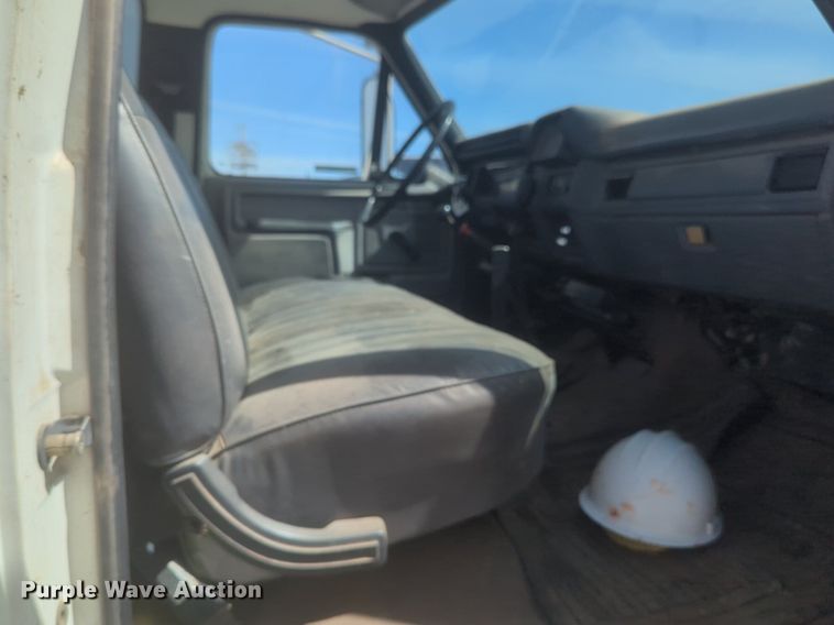 image for item NZ9532 1991 Ford F700 winch truck