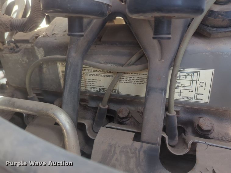 image for item NZ9532 1991 Ford F700 winch truck