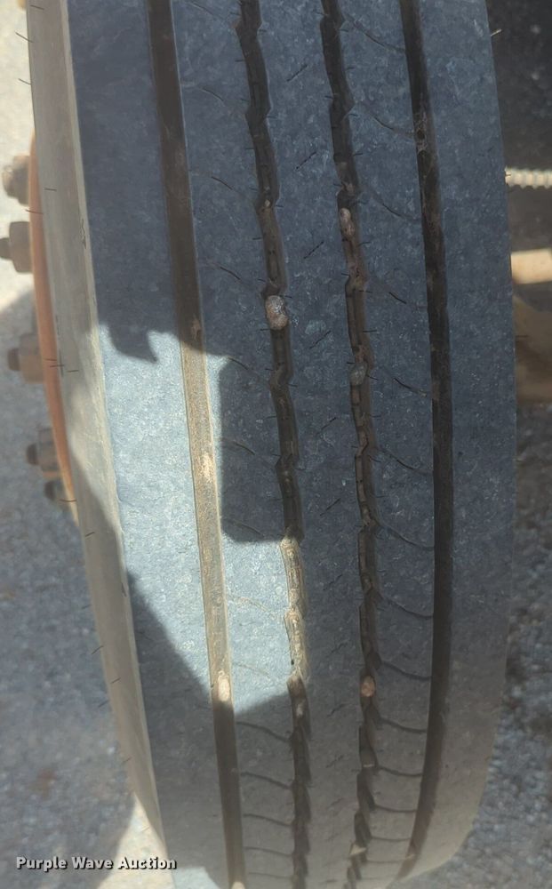 image for item NZ9532 1991 Ford F700 winch truck