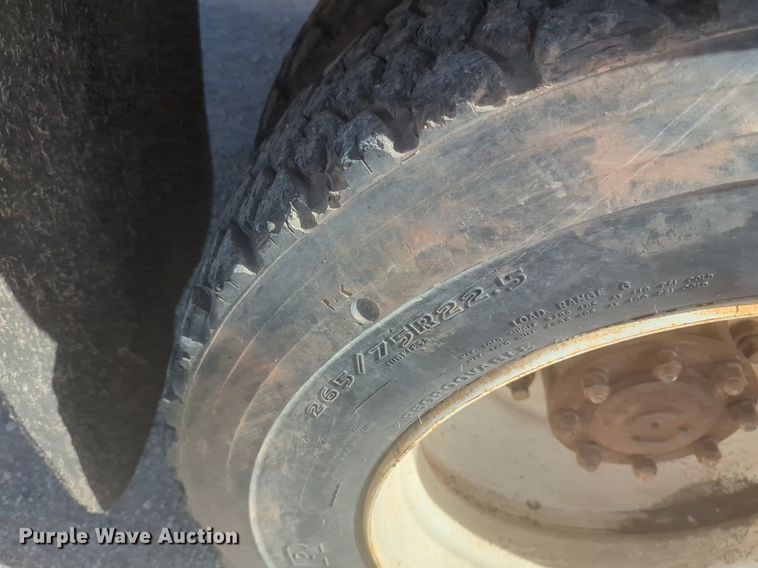 image for item NZ9532 1991 Ford F700 winch truck