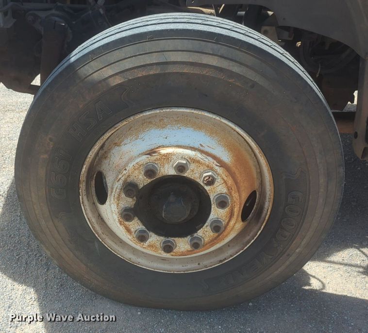 image for item NZ9532 1991 Ford F700 winch truck