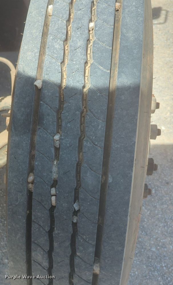 image for item NZ9532 1991 Ford F700 winch truck