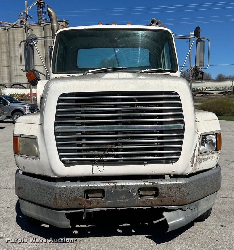 image for item OF9375 1991 Ford Aeromax L9000 semi truck