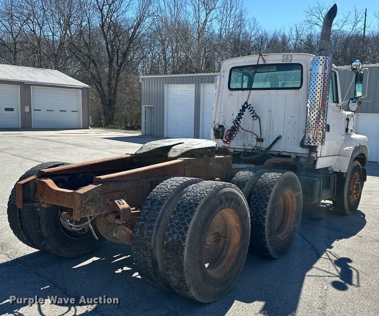 image for item OF9375 1991 Ford Aeromax L9000 semi truck
