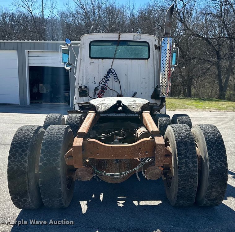 image for item OF9375 1991 Ford Aeromax L9000 semi truck