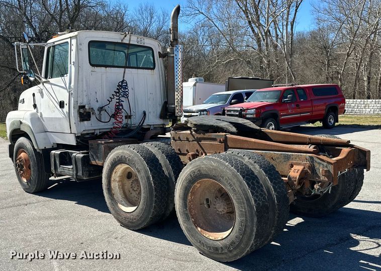 image for item OF9375 1991 Ford Aeromax L9000 semi truck