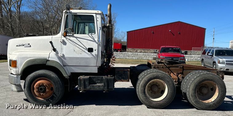 image for item OF9375 1991 Ford Aeromax L9000 semi truck