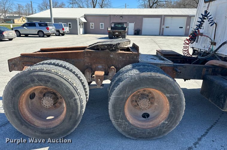 image for item OF9375 1991 Ford Aeromax L9000 semi truck