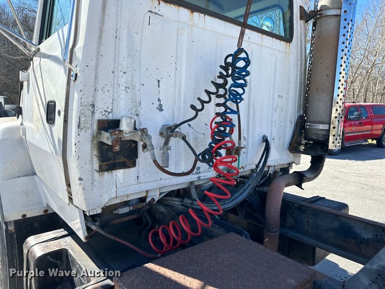 image for item OF9375 1991 Ford Aeromax L9000 semi truck